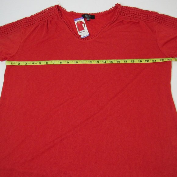 Modern Canvas Women's Tunic Short Sleeve Crochet Detail Top w/ Side Slits - Picture 5 of 7